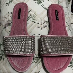 BNWT Victoria Secret Pink Velvet Slides with Rhinestone Detail